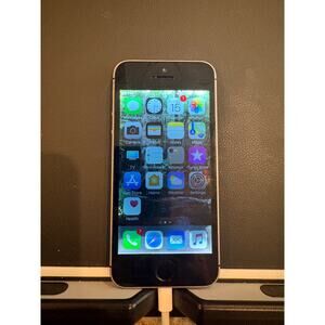 Apple iPhone SE A1662 16GB Verizon For Parts Cracked Screen